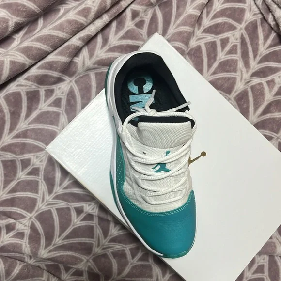 Jordan 11s - Picture 2 of 4
